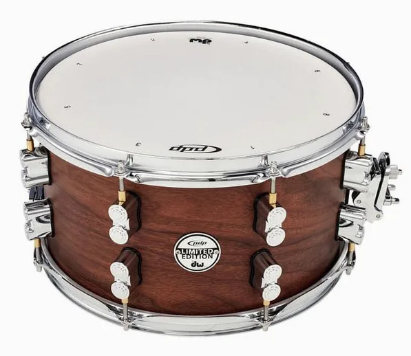 DW PDP 13"x07" Walnut Snare vooraanzicht