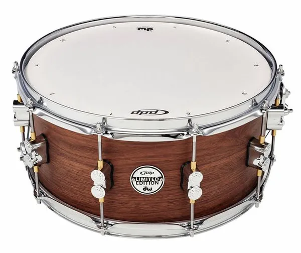 DW PDP 14"x6,5" Walnut Snare detail 2