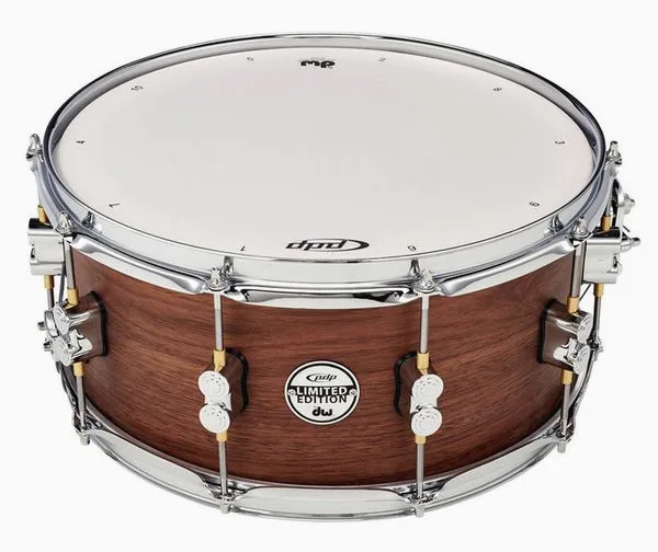 DW PDP 14"x6,5" Walnut Snare vooraanzicht