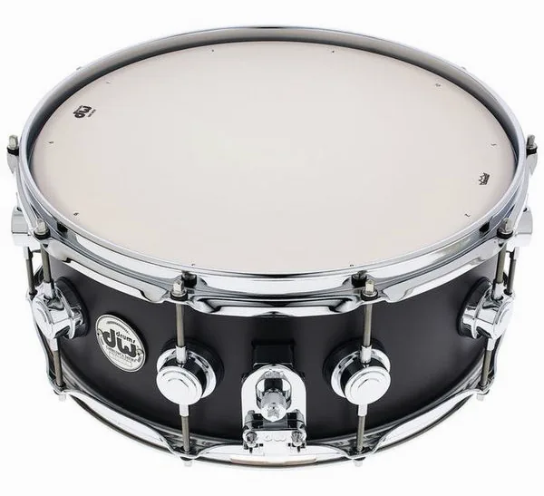 DW Satin Oil 14"x5,5 Ebony Snare detail 4